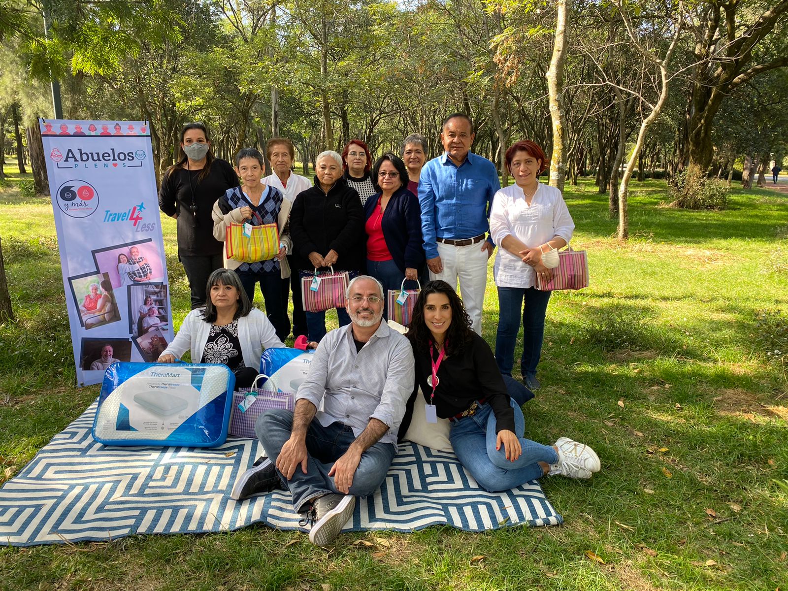 Theramart reconoce a adultos mayores en México