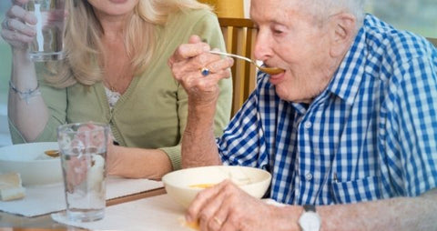Guía para el cuidador: Alimentación asistida del paciente dependiente